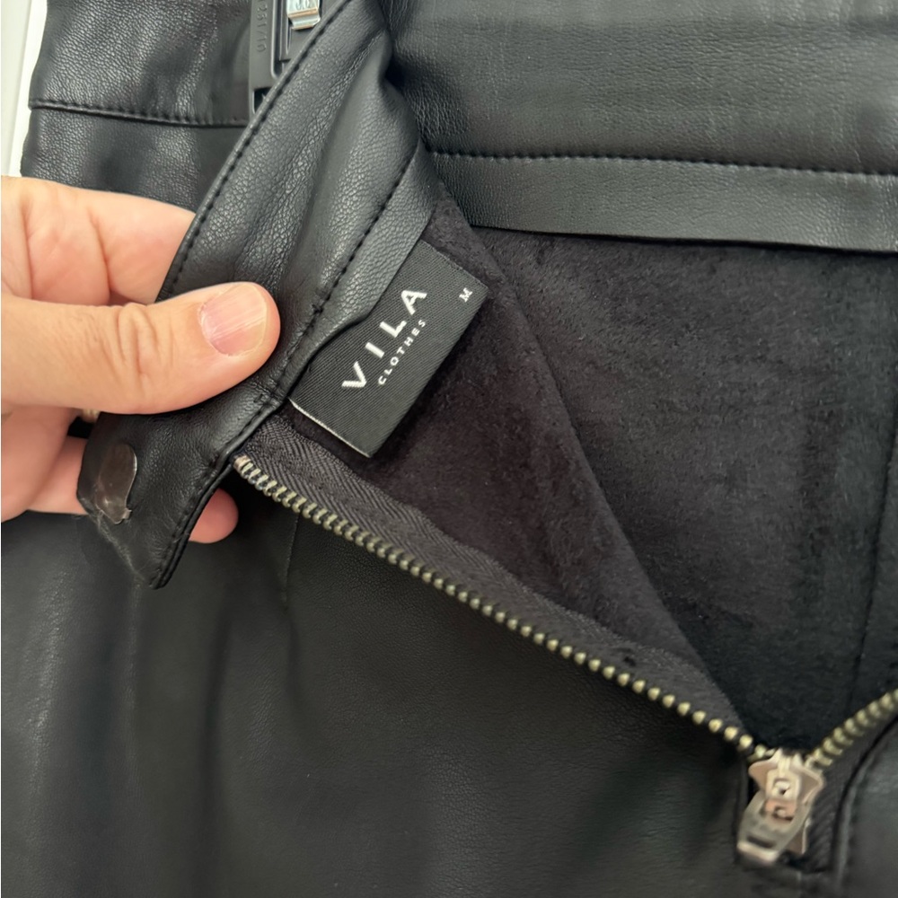 VILA Elegant Black fake leather (pleather) Skirt with Zipper